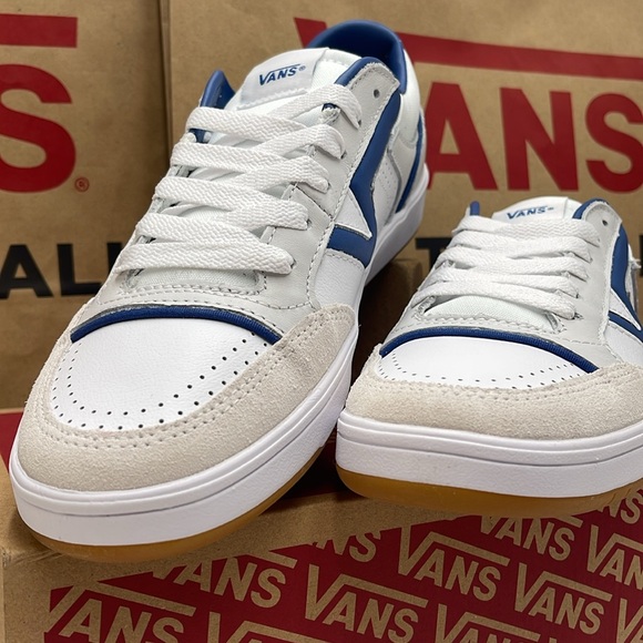 Vans Men’s Lowland Cc Jmp R
Court Navy/White
VN0007P2NAV
Sneakers - Picture 6 of 16